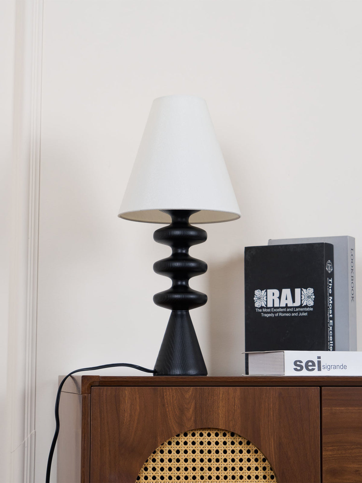 Zelms moderne tafellamp van hout