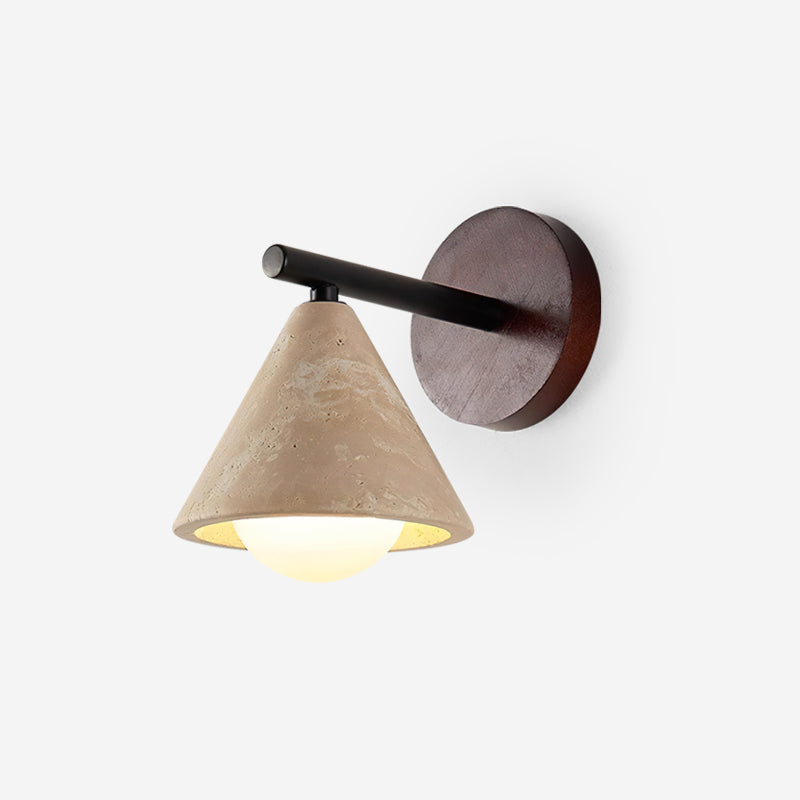 Varen wandlamp driehoekige conische kap van travertin