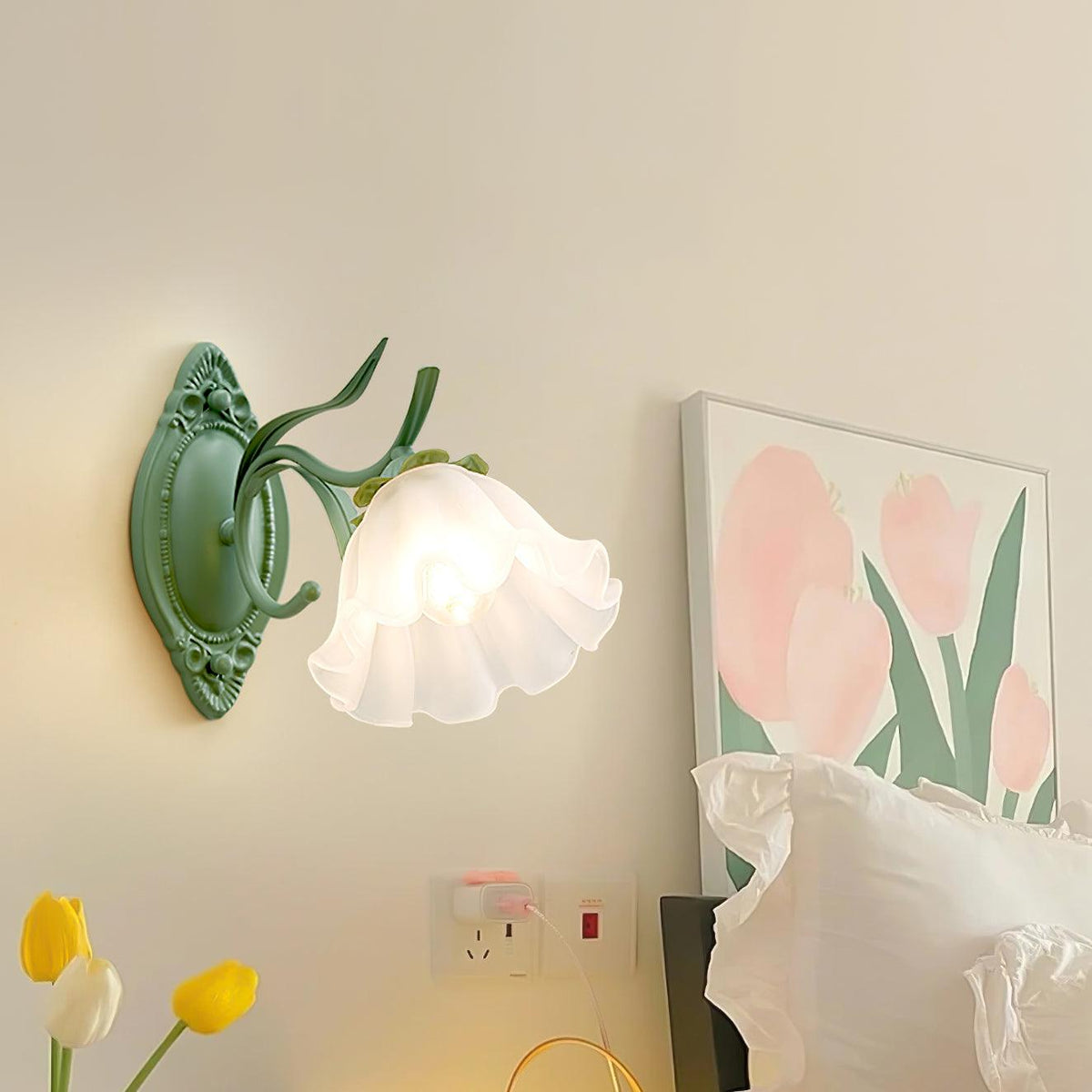 Vintage wandlamp met bloemmotief in glas voor slaapkamer en woonkamer