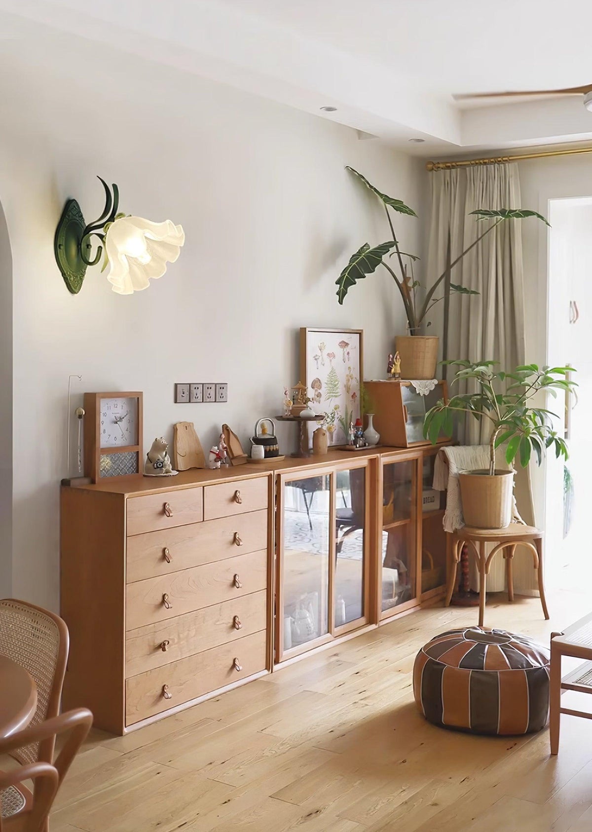Vintage wandlamp met bloemmotief in glas voor slaapkamer en woonkamer