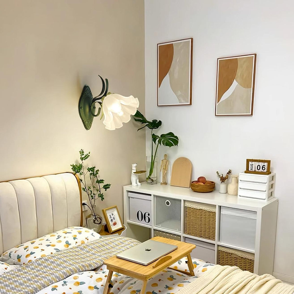Vintage wandlamp met bloemmotief in glas voor slaapkamer en woonkamer