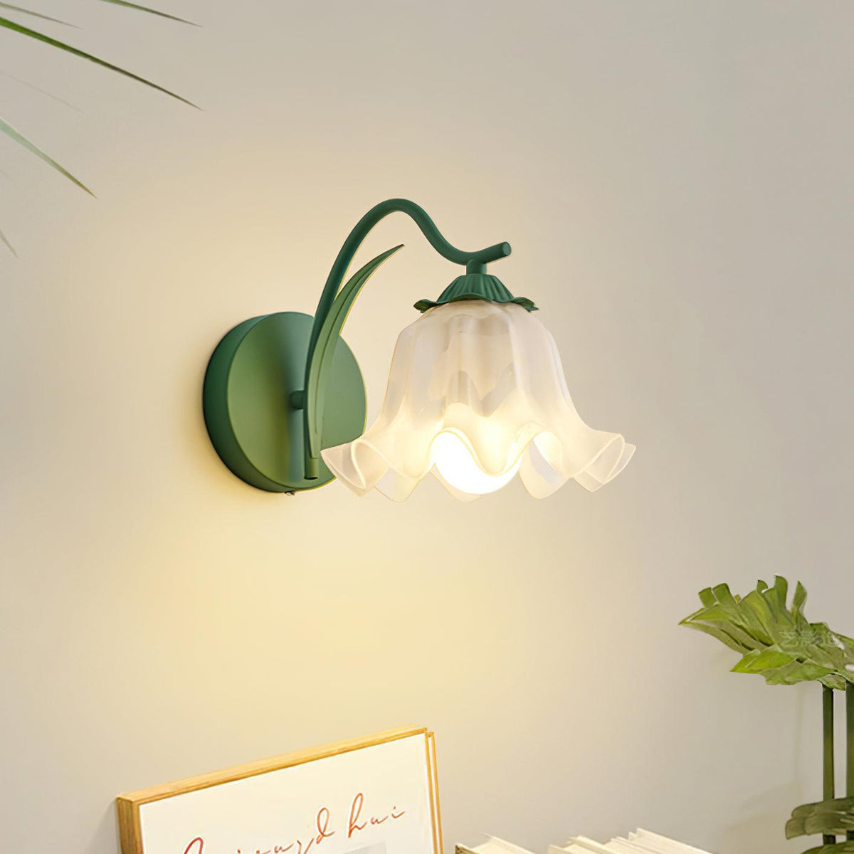 Lily wandlamp Botanical Whimsy groen steel