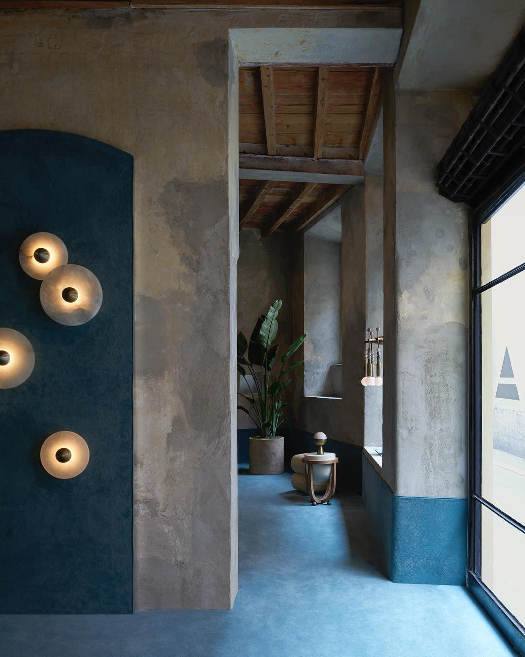 Apollo ronde albasten wandlamp