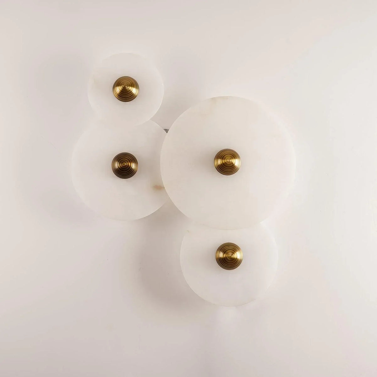 Slanke moderne minimalistische wandlamp van albast