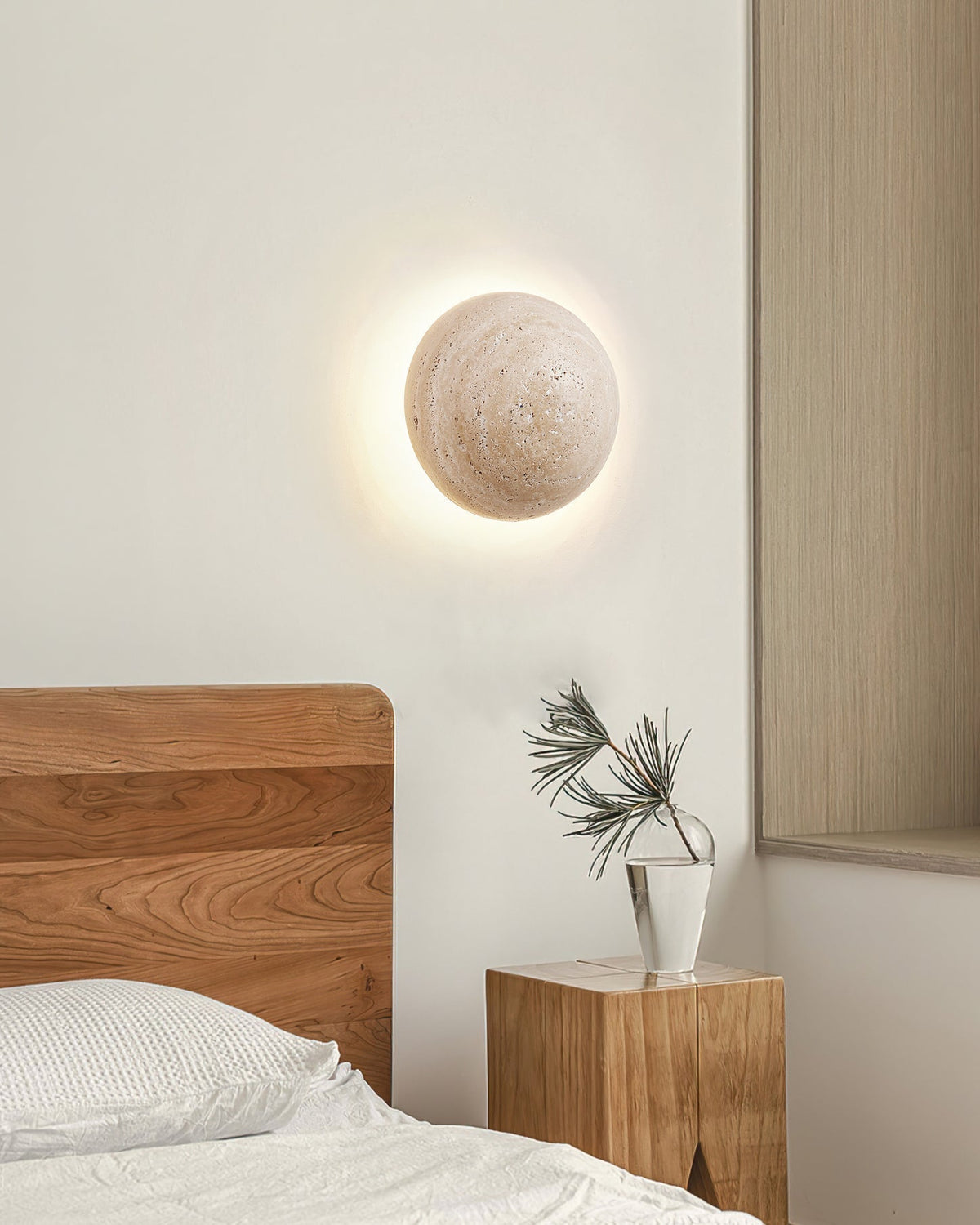 Tavenise ronde wandlamp in travertin