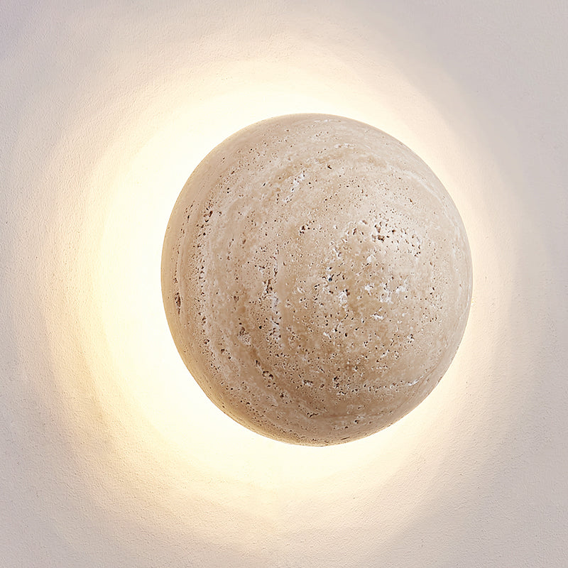 Tavenise ronde wandlamp in travertin