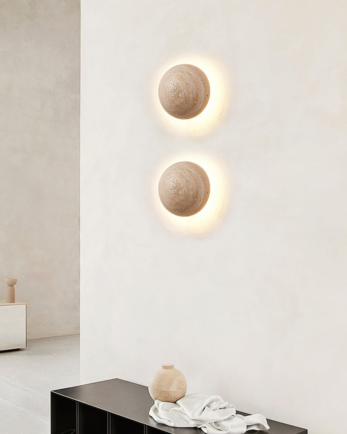 Tavenise ronde wandlamp in travertin