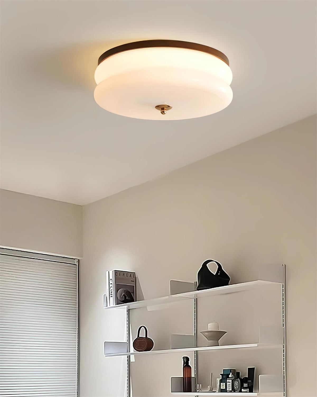 Cora plafondlamp dubbele laag glas schijf walnoot minimalistisch