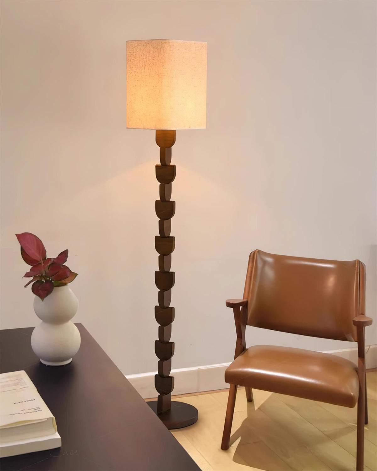 Rinoreria vloerlamp van walnoot