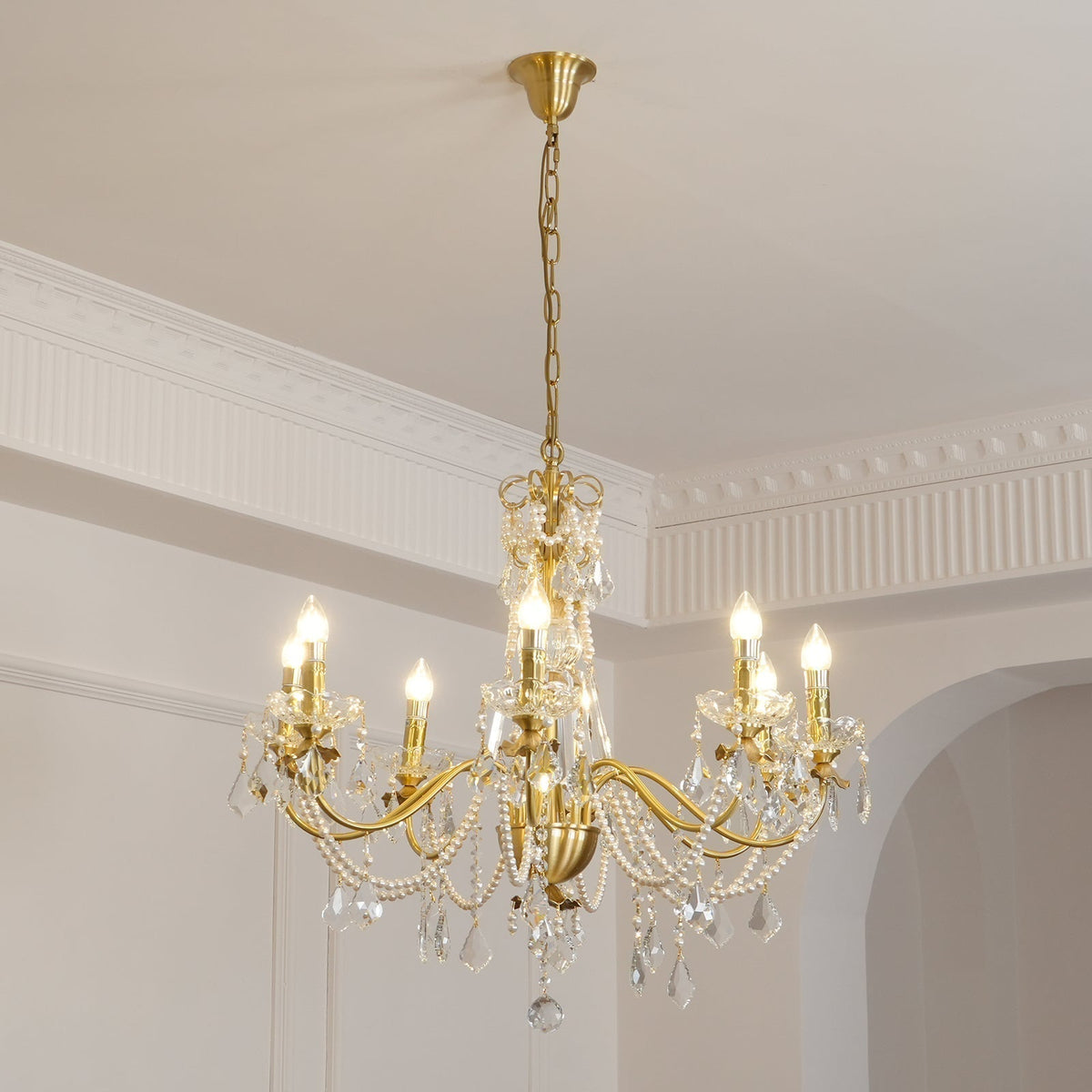 Vintage kroonluchter met messing lichaam en kristallen pareldruppels