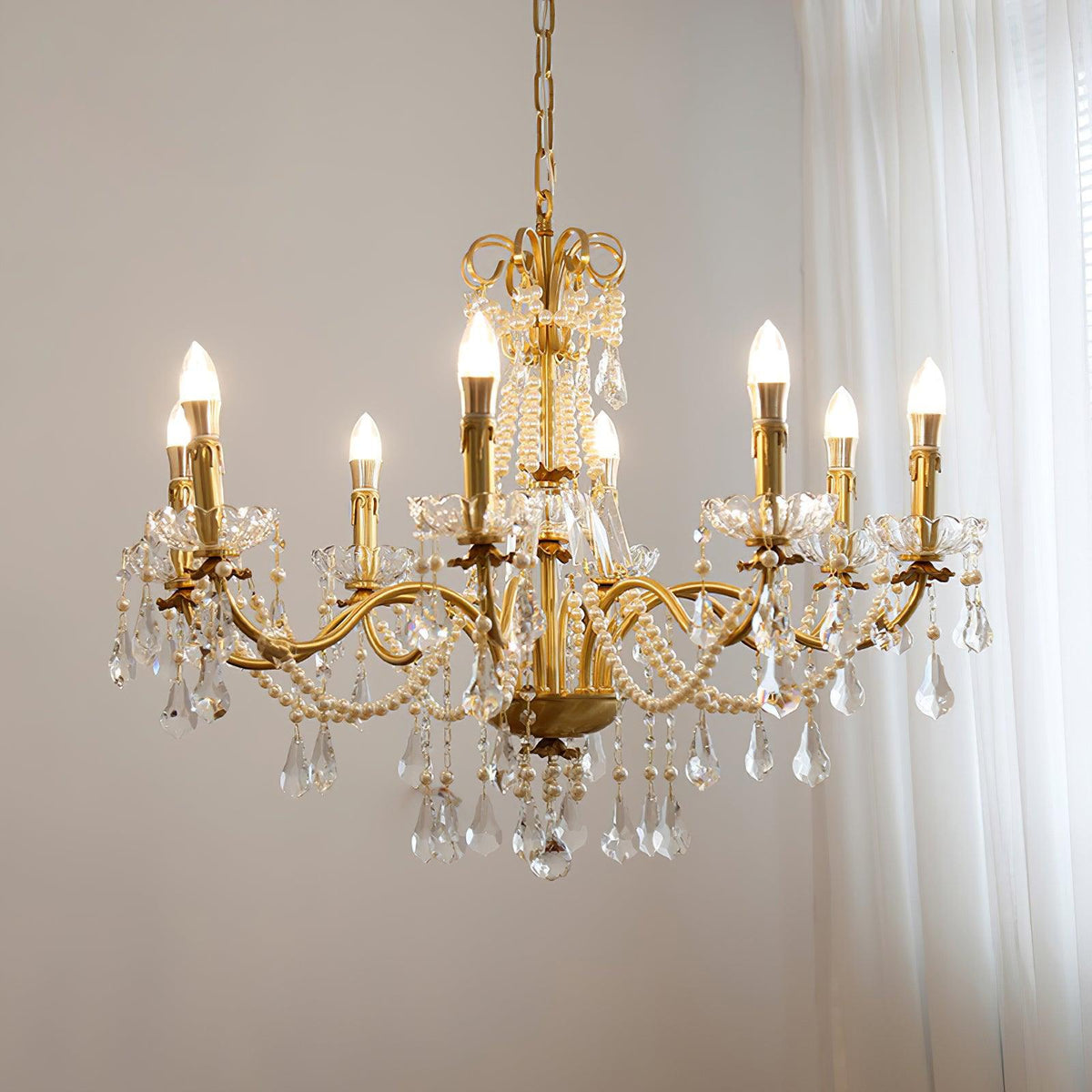 Vintage kroonluchter met messing lichaam en kristallen pareldruppels