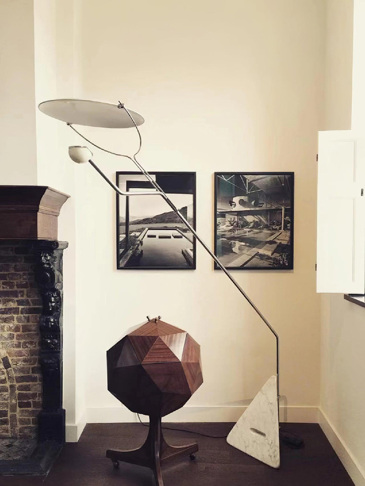 Olvenel vloerlamp met sculpturale chroom marmer