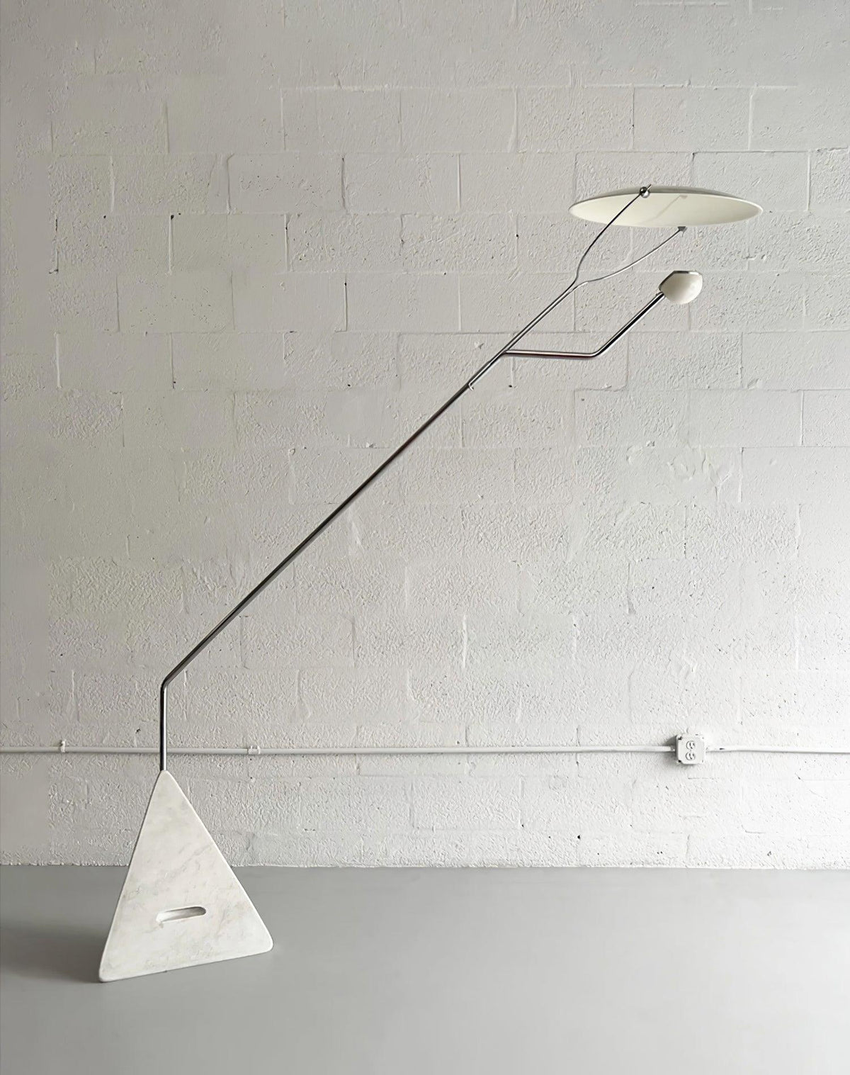 Olvenel vloerlamp met sculpturale chroom marmer