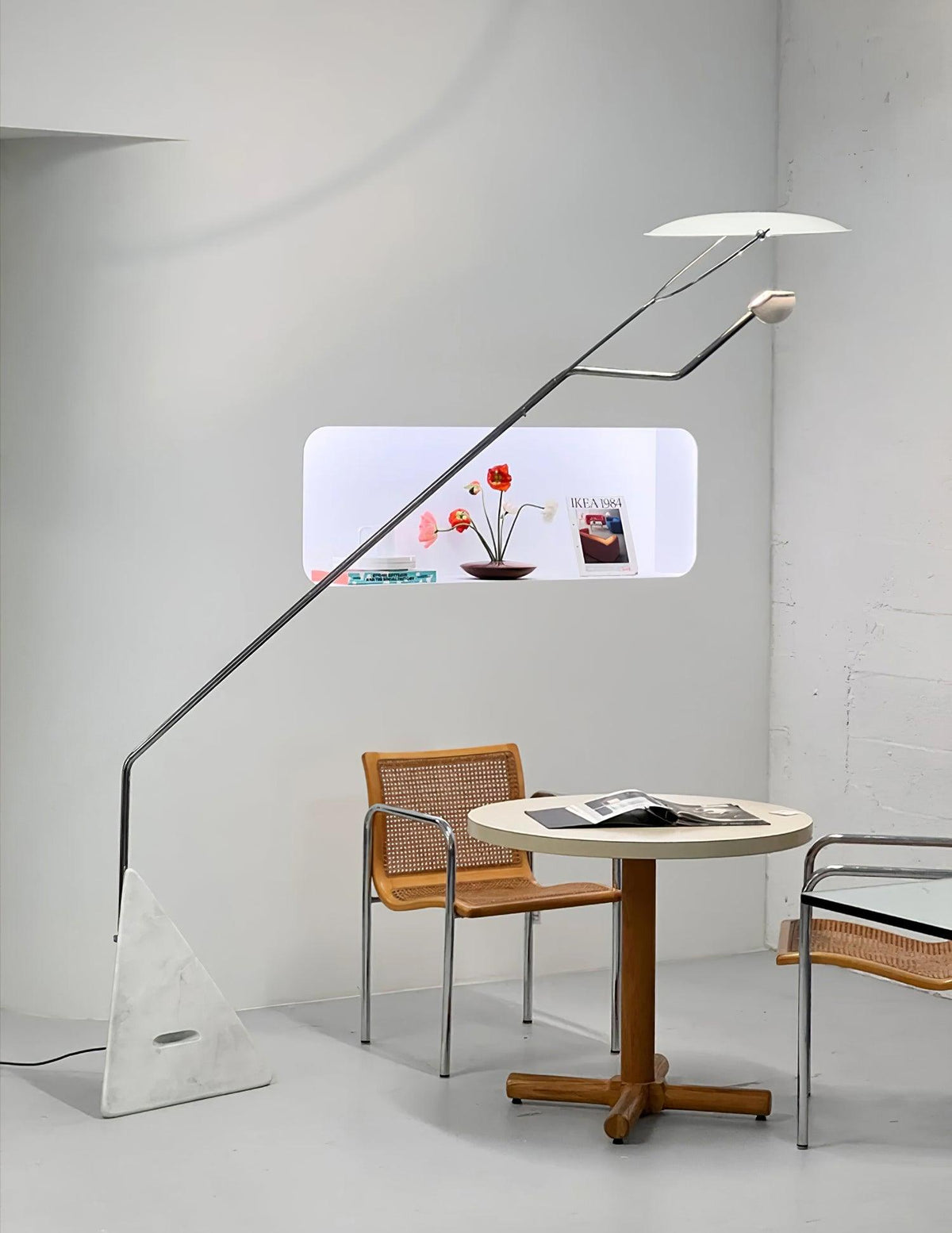 Olvenel vloerlamp met sculpturale chroom marmer