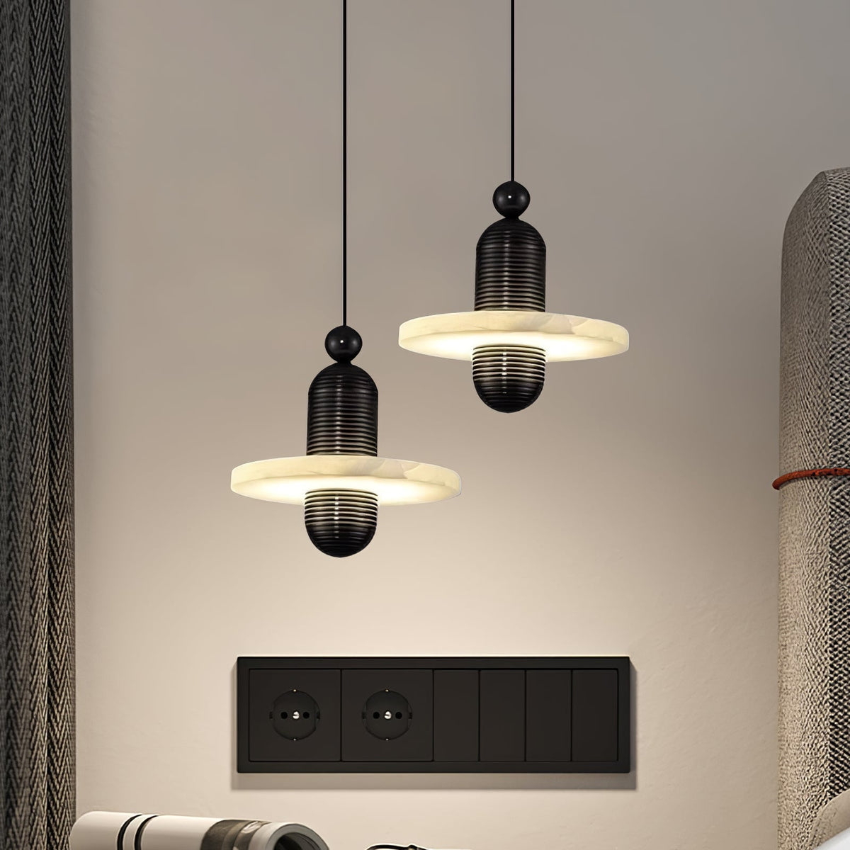 Avenirina hanglamp met geborsteld messing en albasten kap