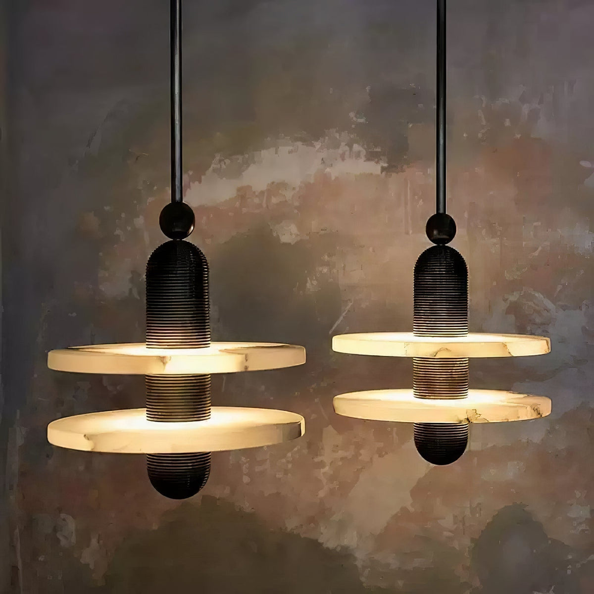 Avenirina hanglamp met geborsteld messing en albasten kap