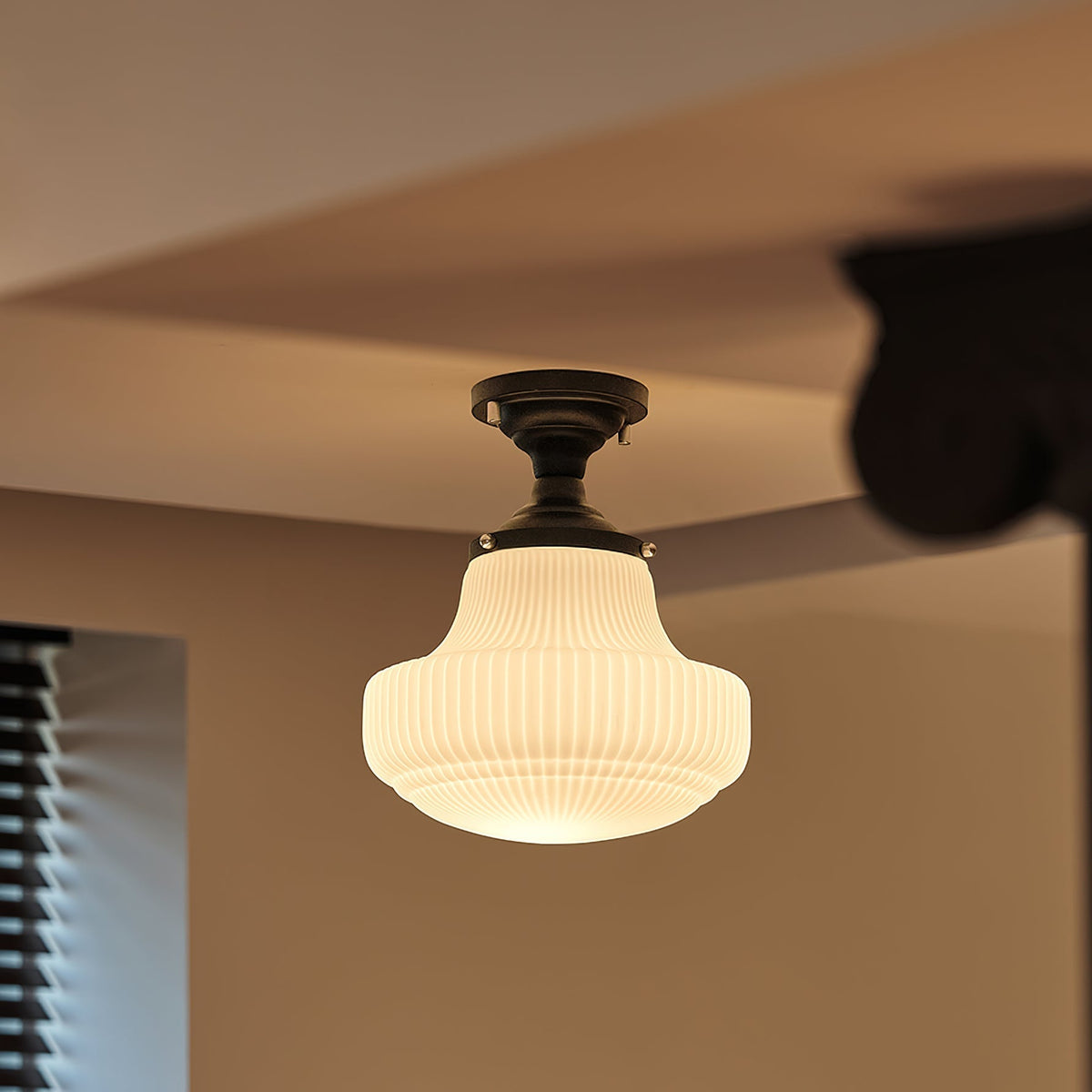 Eireian Schoolhouse Vlakke plafondlamp met Geribbelde Glazen Kap