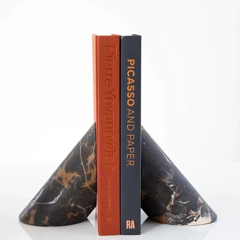 Bastion gebeeldhouwde marmeren boekensteunen