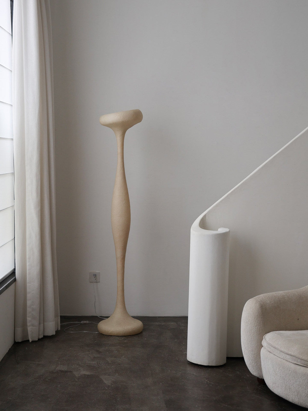 Sorenne sculpturale hoge vloerlamp