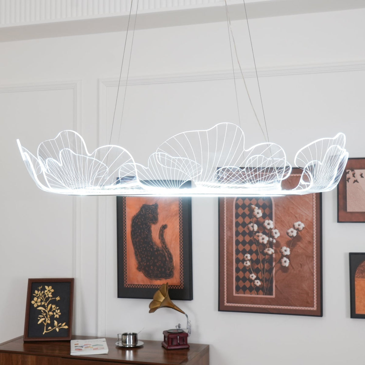 Lucisora hanglamp met mat acryl en bloemblaadring