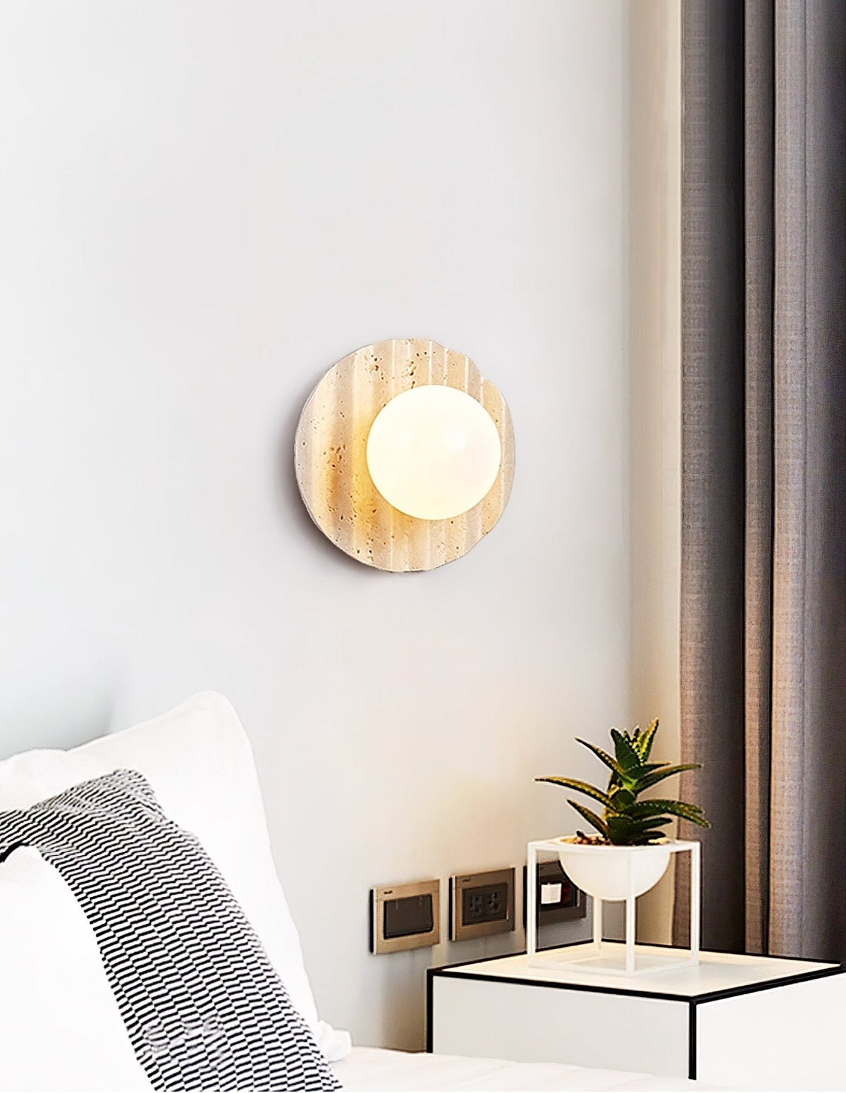 Aluk wandlamp in Geel travertin