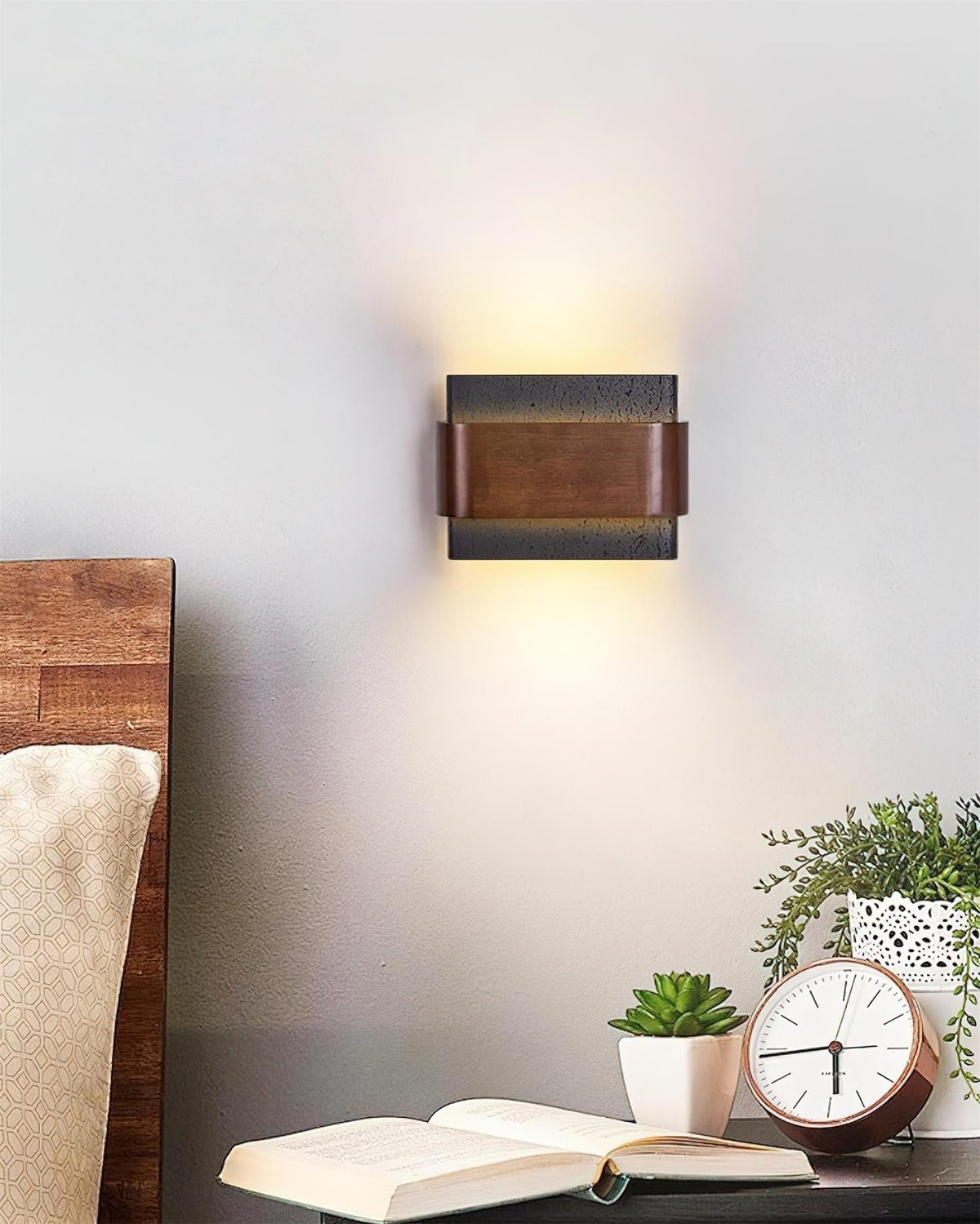 Valeneria travertin wandlamp met houten afwerking in boogvorm