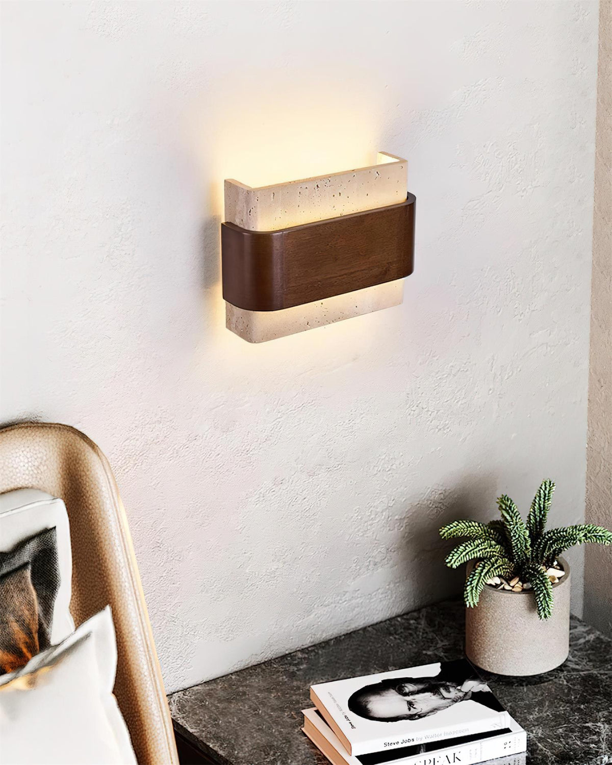 Valeneria travertin wandlamp met houten afwerking in boogvorm