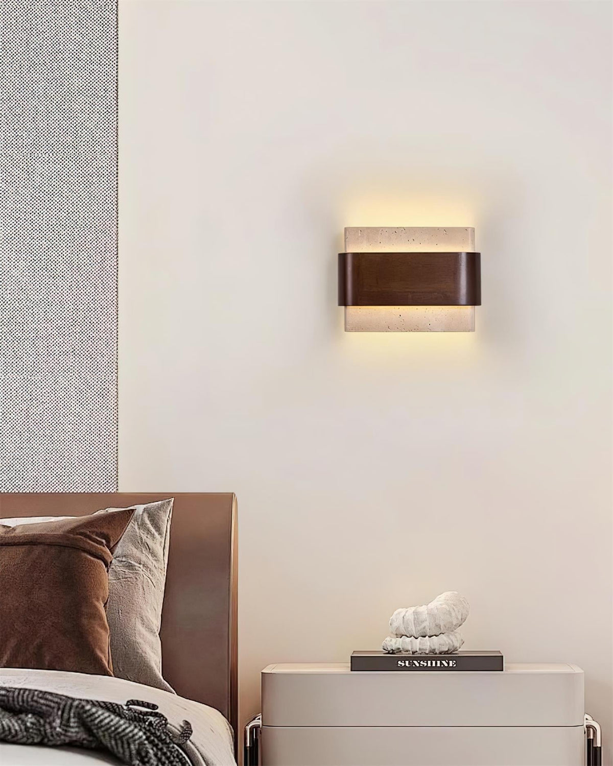 Valeneria travertin wandlamp met houten afwerking in boogvorm