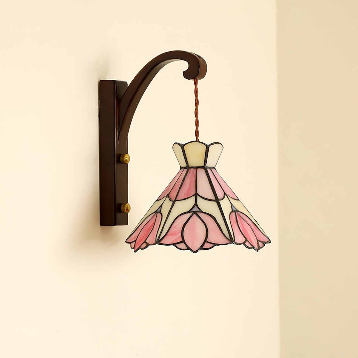 Wandlamp houten behuizing Tiffany glazen kap roze bloemmotief vintage kunst