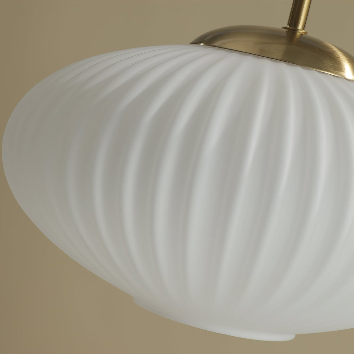 Miruaya moderne vloerlamp in walnootkleur en goud