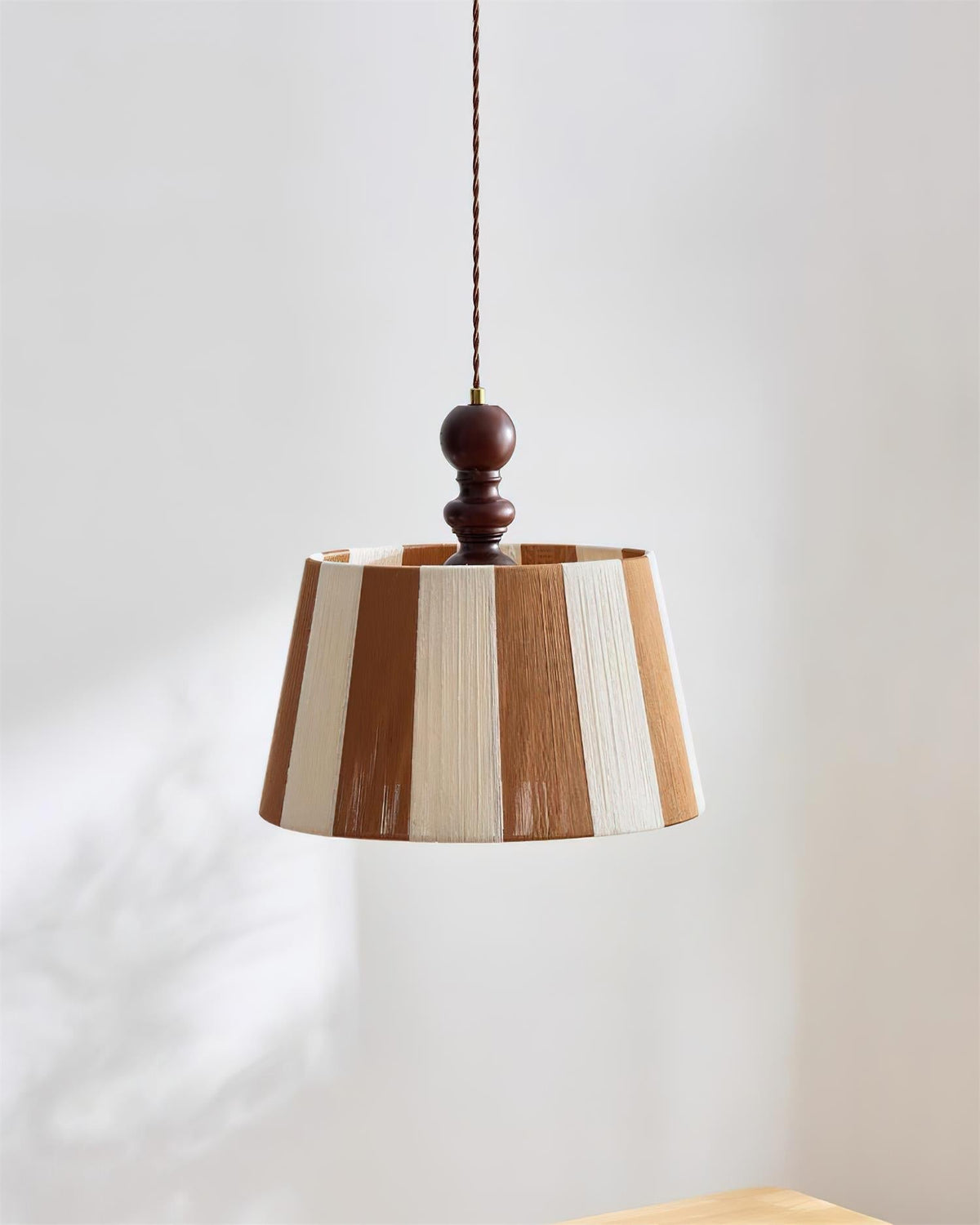 Renisira hanglamp met strepen in walnootkleur