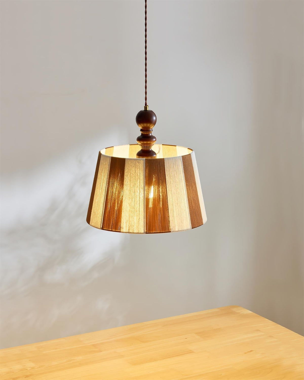 Renisira hanglamp met strepen in walnootkleur