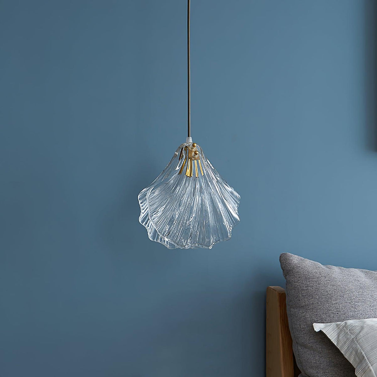 Veda hanglamp van glas met schelpontwerp, artistiek en elegant