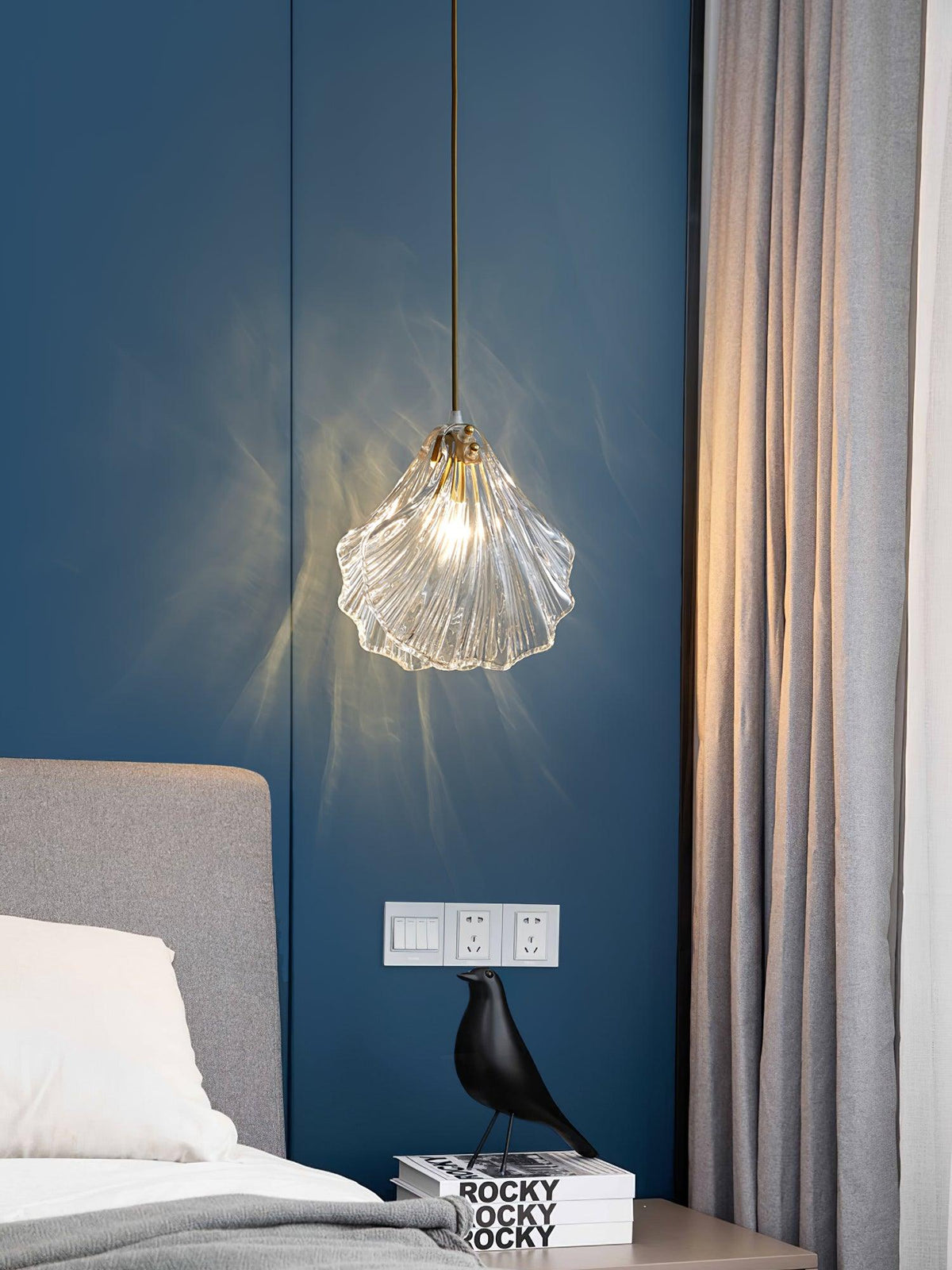 Veda hanglamp van glas met schelpontwerp, artistiek en elegant