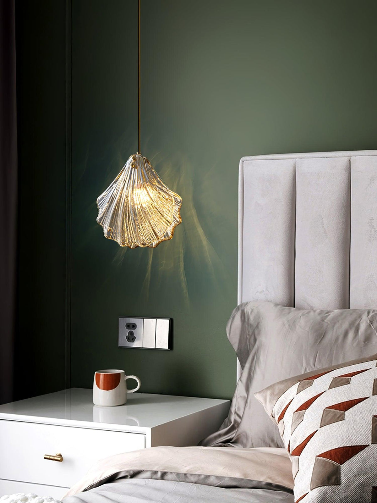 Veda hanglamp van glas met schelpontwerp, artistiek en elegant