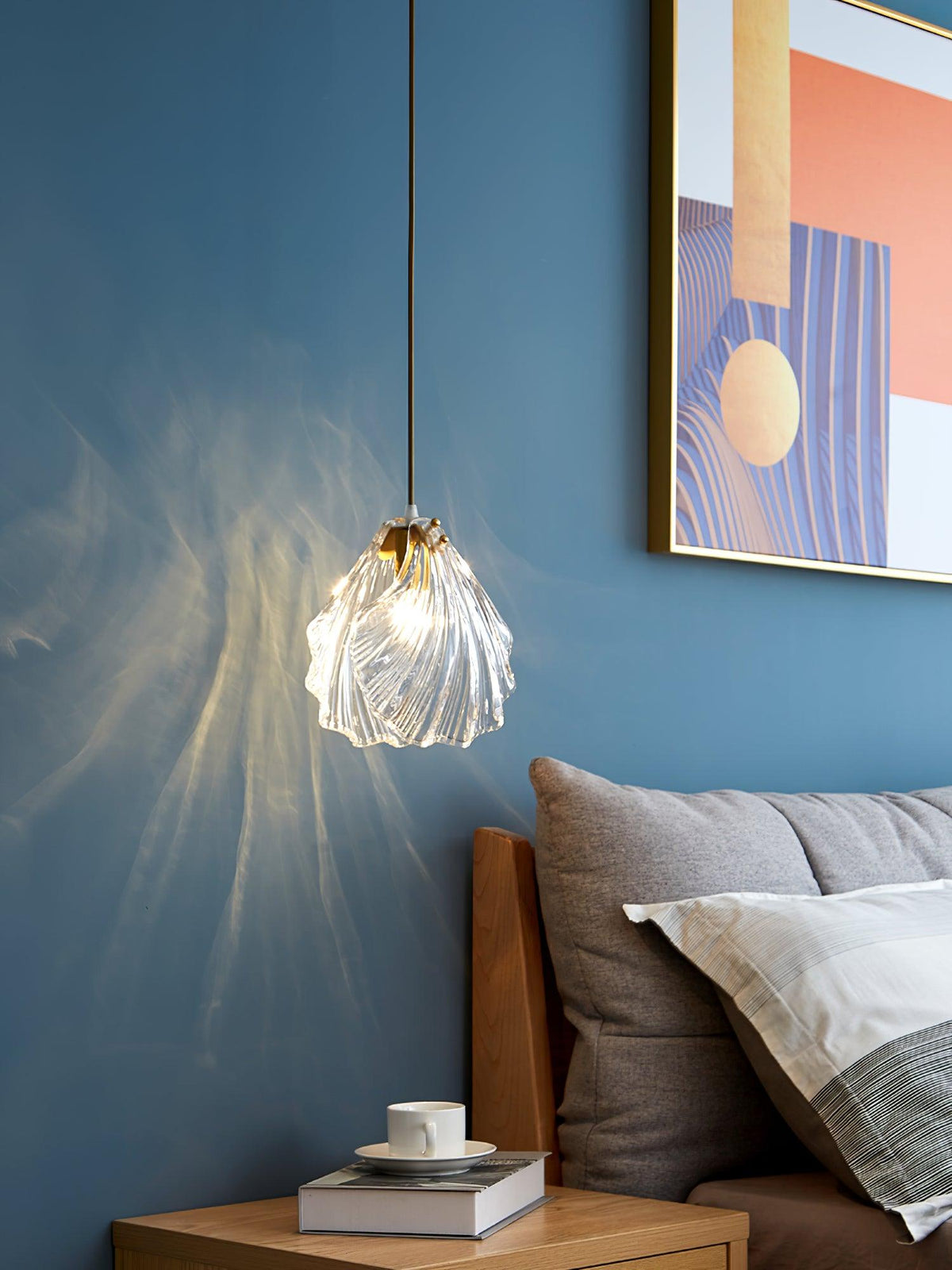 Veda hanglamp van glas met schelpontwerp, artistiek en elegant