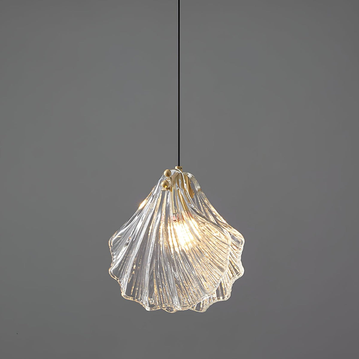 Veda hanglamp van glas met schelpontwerp, artistiek en elegant