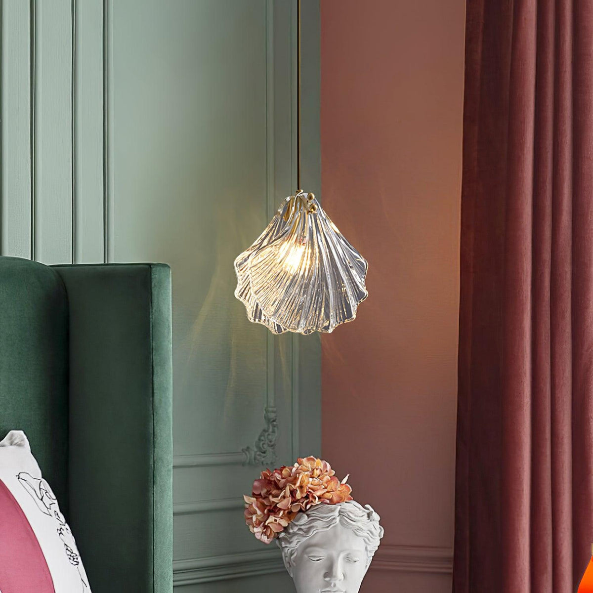 Veda hanglamp van glas met schelpontwerp, artistiek en elegant