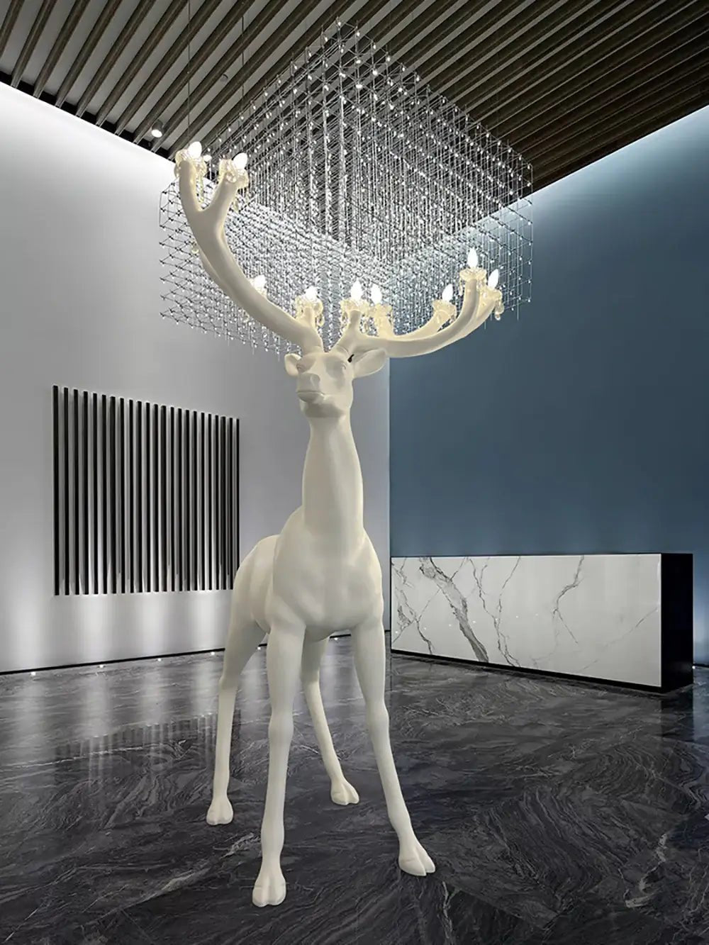 Veluaine vloerlamp hertfiguur speels artistiek