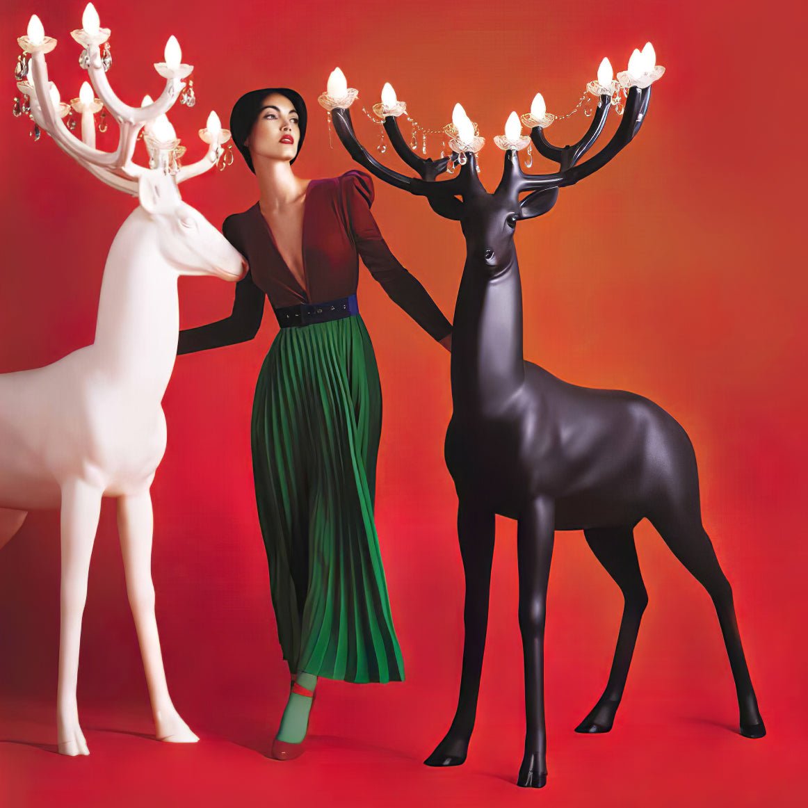 Veluaine vloerlamp hertfiguur speels artistiek