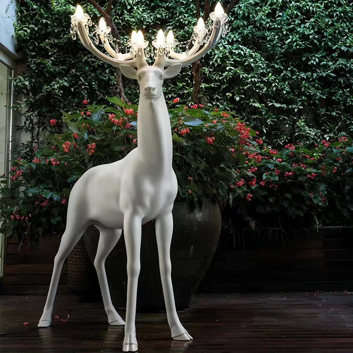 Veluaine vloerlamp hertfiguur speels artistiek