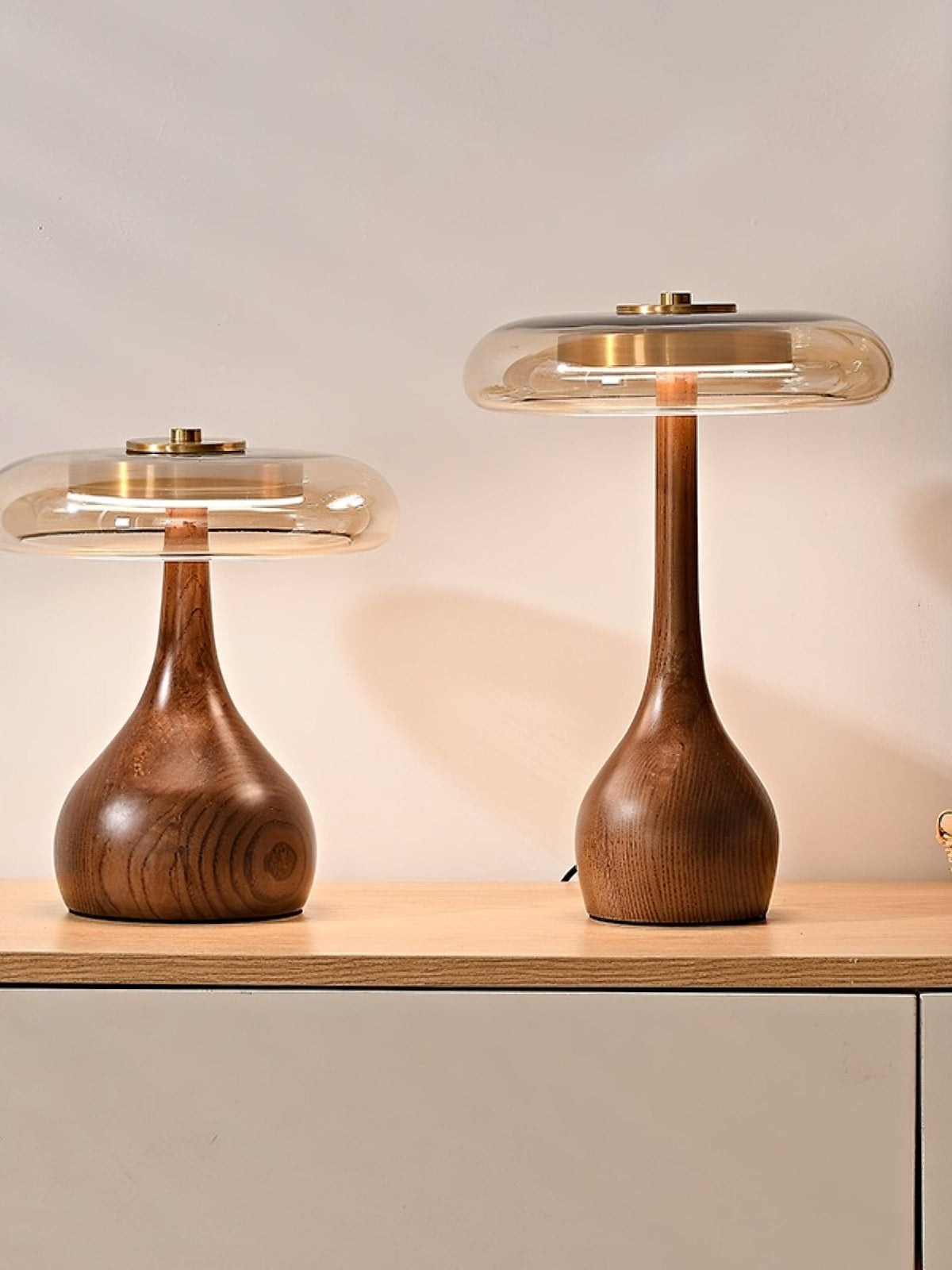 Bux Moderne tafellamp van walnoothout