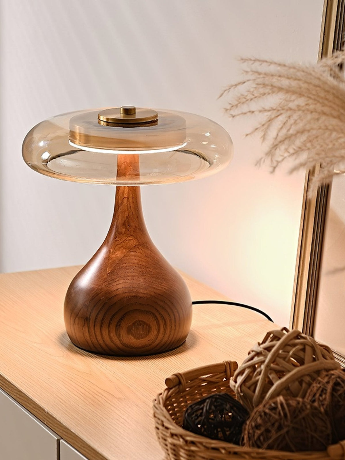 Bux Moderne tafellamp van walnoothout