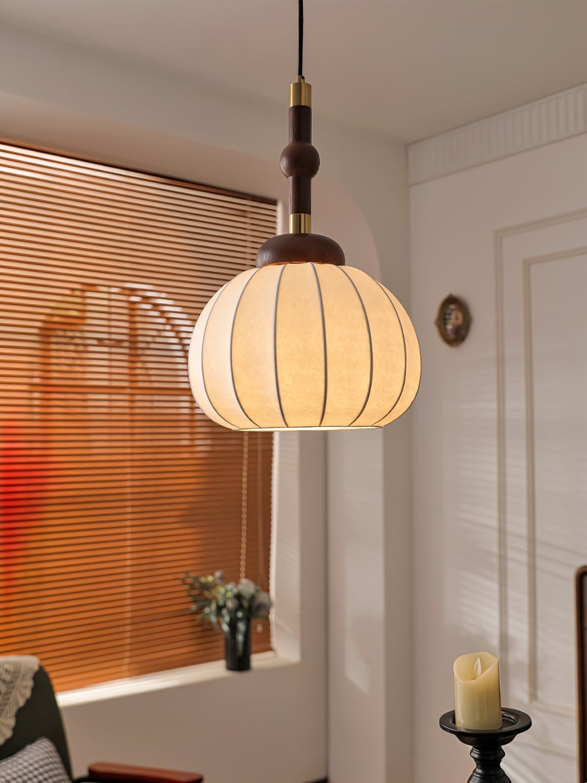 Livenor hanglamp van zijde en hout in Scandinavische stijl