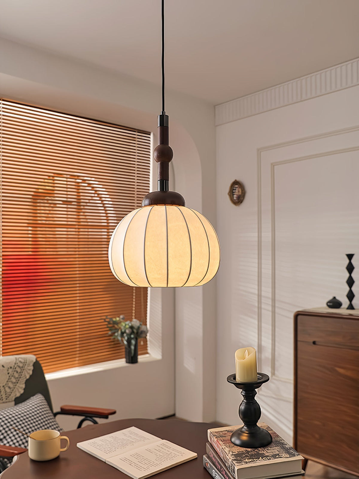 Livenor hanglamp van zijde en hout in Scandinavische stijl