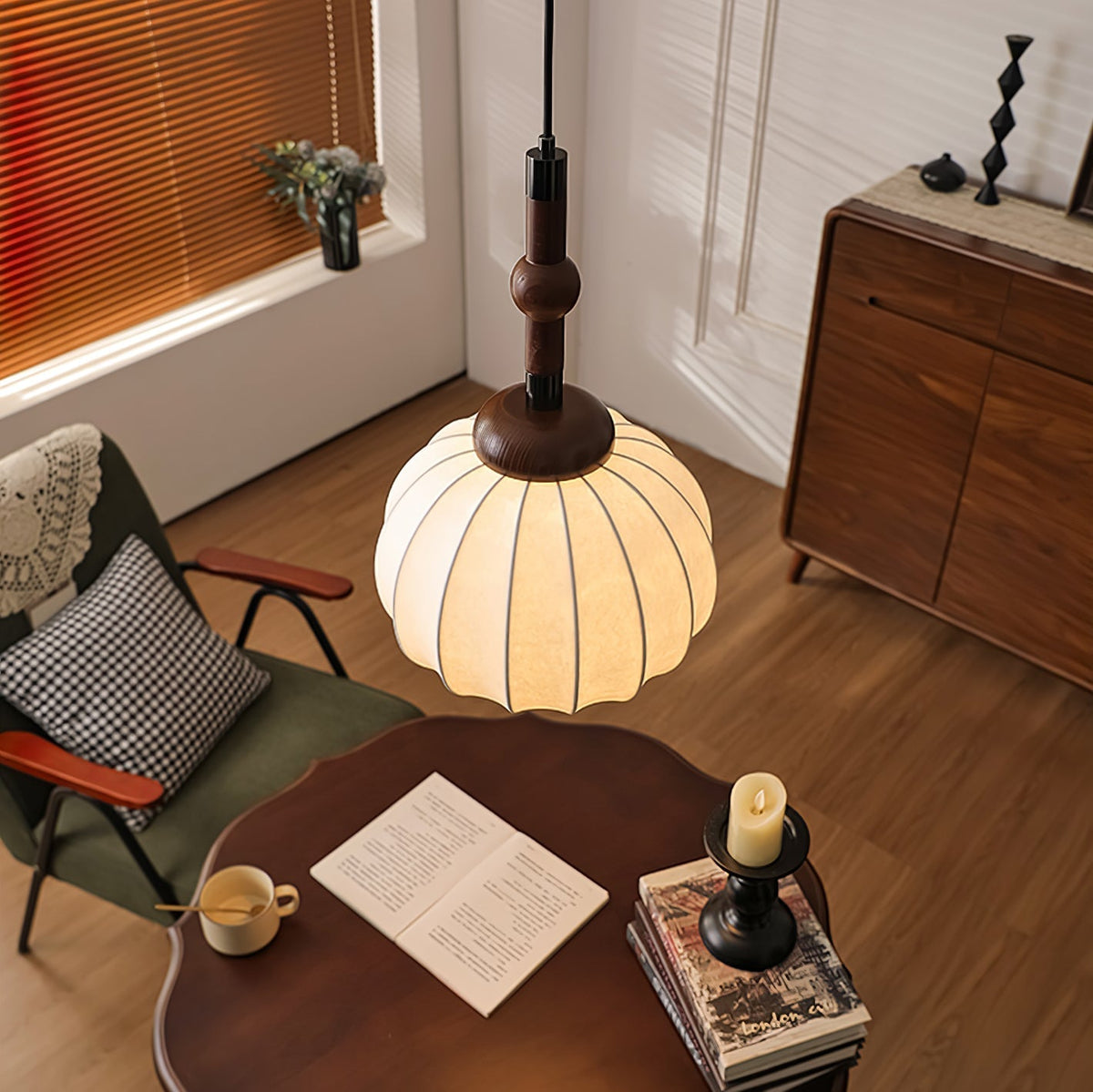 Livenor hanglamp van zijde en hout in Scandinavische stijl