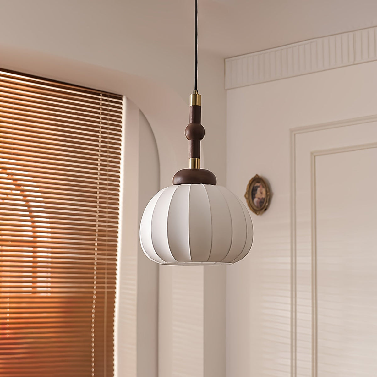 Livenor hanglamp van zijde en hout in Scandinavische stijl