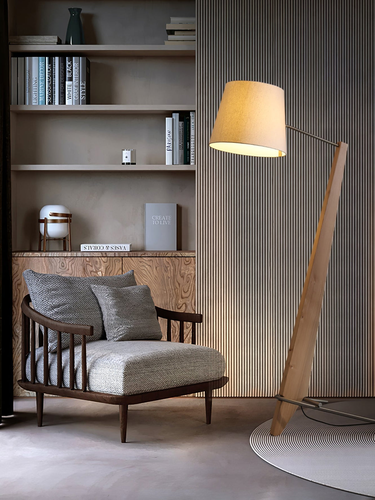 Vyran vloerlamp van walnoothout en beige stof