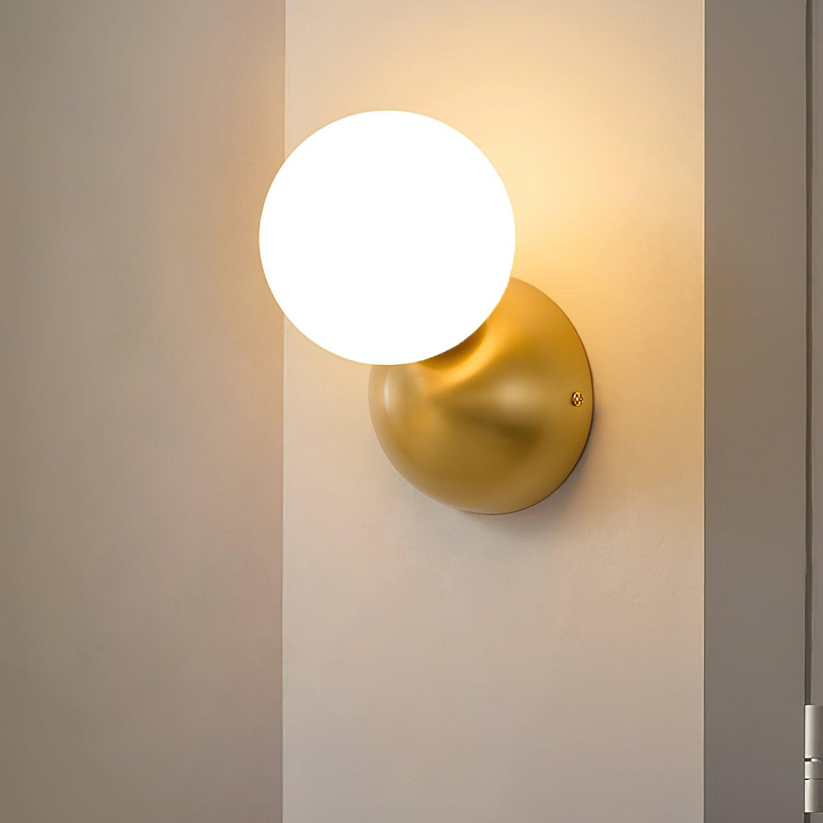 Velirina Bolvormig Glas Messing Wandlamp