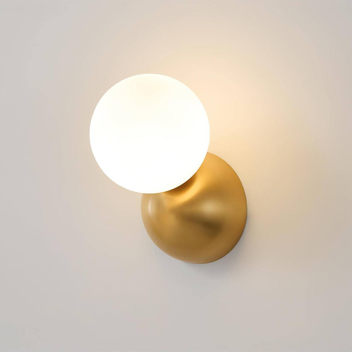 Velirina Bolvormig Glas Messing Wandlamp